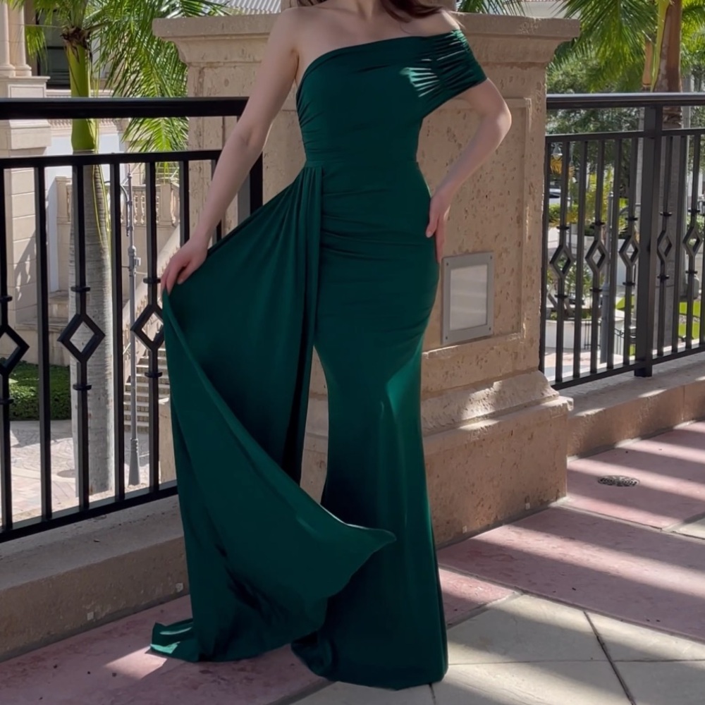 Brand NEW Elegant One-Shoulder Teal Evening Dress